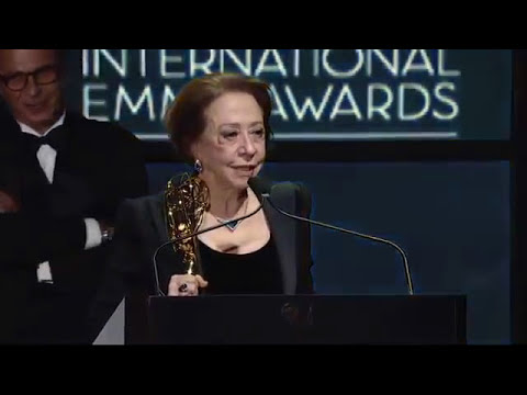 Fernanda Montenegro vence o Emmy Internacional de Melhor Atriz (23/11/2013)