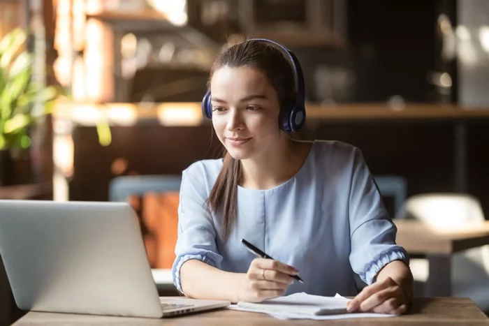 VANTAGENS DE TER AULAS DE CONVERSAÇÃO COM UM NATIVO