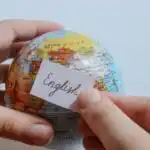 Qual é a porcentagem de brasileiros fluentes em inglês?