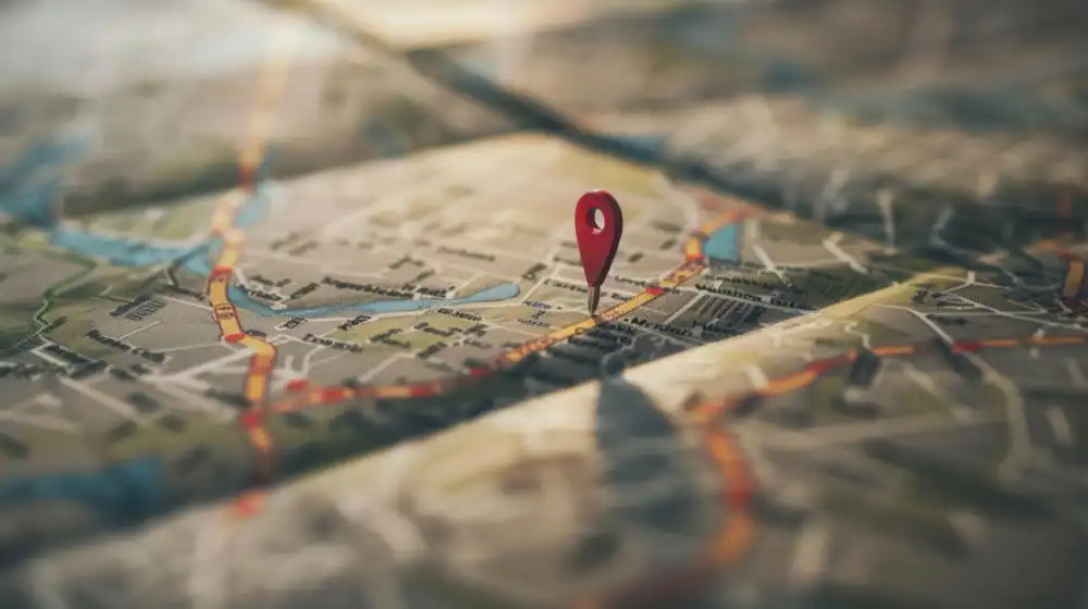 Mapa detalhado com um marcador vermelho indicando um local, ilustrando a importância de escolher a direção certa, como left ou right.