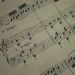 Music ou song? Veja quando usar o termo certo